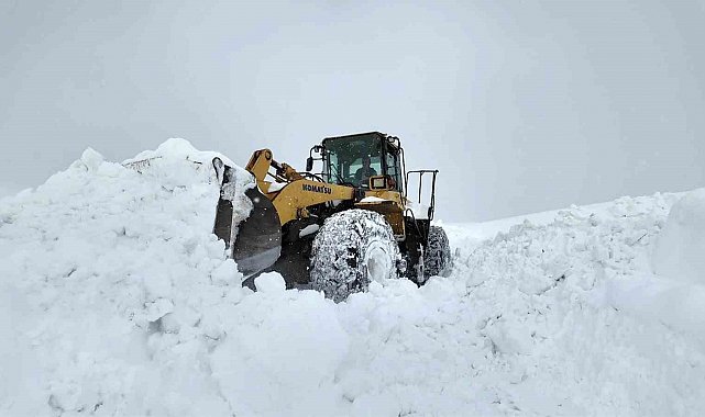 Bingöl'de 56 köy yolunda çalışmalar sürüyor
