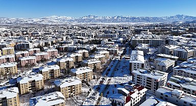 Bingöl'de kar sonrası güneş yüzünü gösterdi