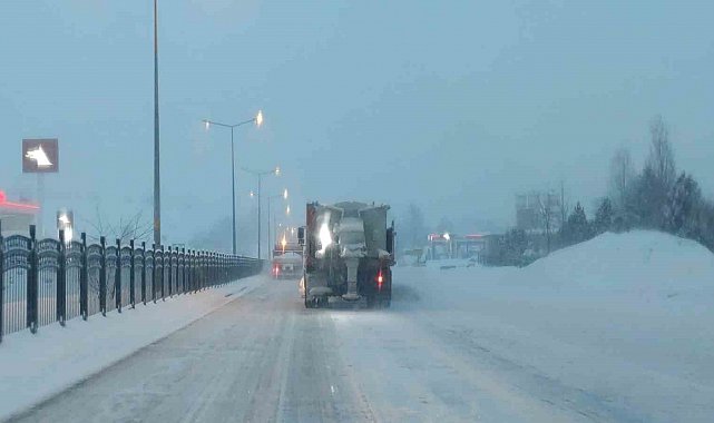 Bingöl'de kar yağışı yeniden etkili oldu: Çalışmalar sabahın erken saatlerinde başladı