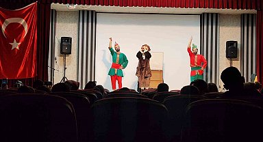 Bingöl'de Karagöz ile bilim sahneye taşındı