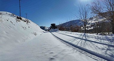 Bingöl'de karla mücadele çalışmaları sürüyor