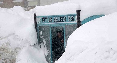 Bitlis'te kar, tipi ve fırtına: 211 köy yolu ulaşıma kapandı