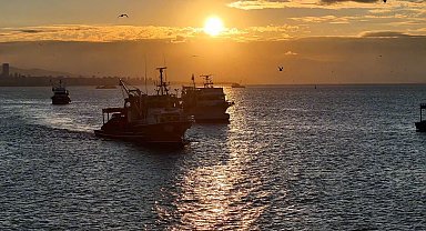 Boğaz'da fırtına sonrası balıkçılar yeniden denize açıldı