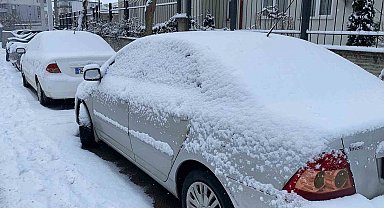 Bolu güne karla uyandı