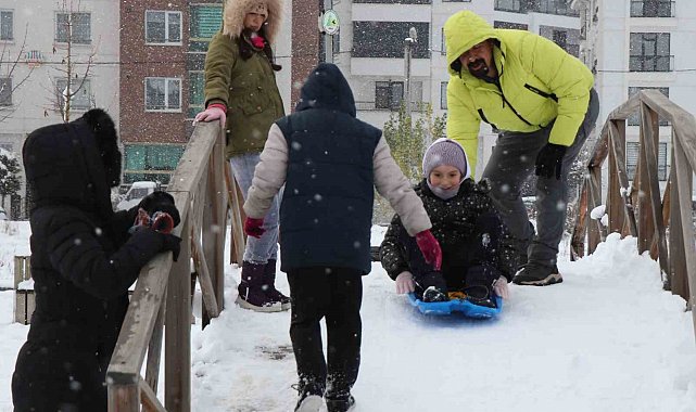 Bolu'da eğitime kar engeli: Okullar 1 gün tatil edildi