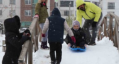 Bolu'da eğitime kar engeli: Okullar 1 gün tatil edildi