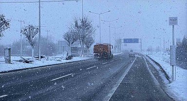 Bolu'da kar yağışı etkili oluyor