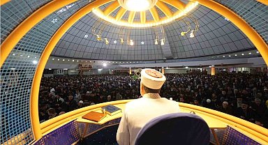 Bu haftaki Cuma hutbesinde "Namaz müminin miracıdır" mesajı