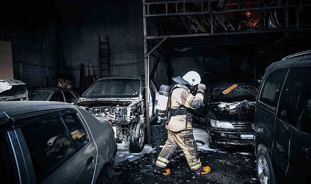 Buca'da depo yangını kısa sürede söndürüldü