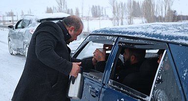 Bünyan Belediyesi kar mesaisindekilerin içini ısıttı