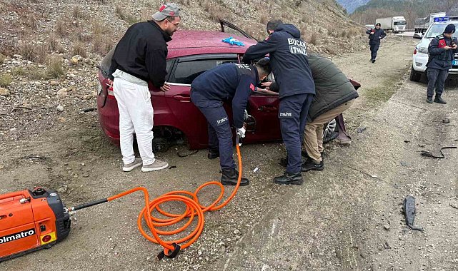 Burdur'da 3 otomobil çarpıştı: 4 yaralı