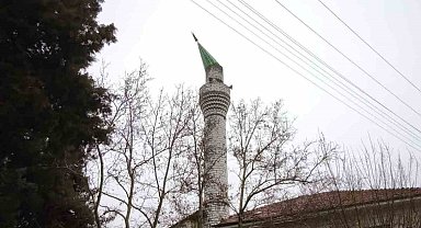 Burdur'da şiddetli rüzgar nedeniyle minarenin kubbesi koptu