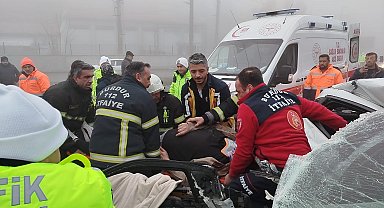 Burdur'da yoğun siste zincirleme kaza: 1'i ağır 2 yaralı