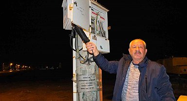 Burhaniye' de açık kalan elektrik panoları tehlike saçıyor