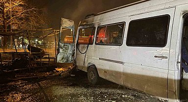 Bursa korkutan yangın: Baraka ve minibüs alev topuna döndü