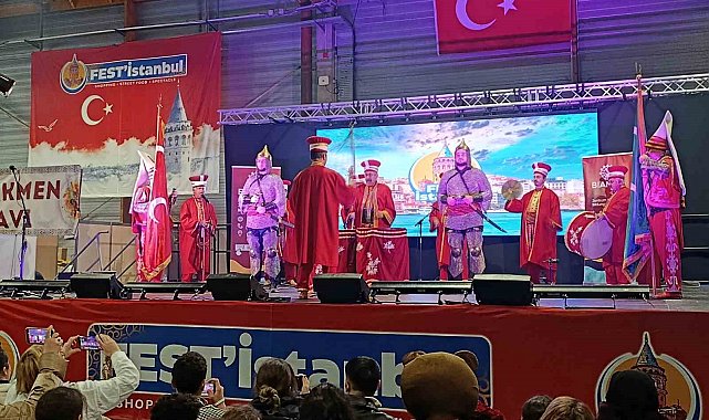 Bursa Mehter takımı Paris'te sahne aldı
