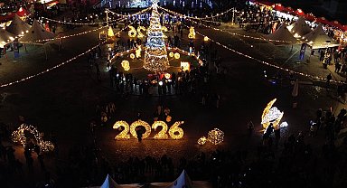 Bursa Yeni Yıl Meydanı'nda yılbaşı coşkusu