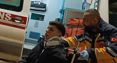 Bursa'da direksiyon hakimiyetini kaybeden sürücü direğe çarptı