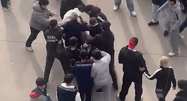 Bursa'da gençler birbirine girdi