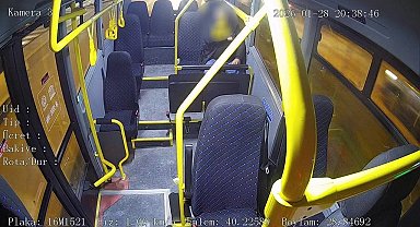 Bursa'da halk otobüsünde zamanla yarış...Kalp krizi geçiren yolcu için acile kırdı