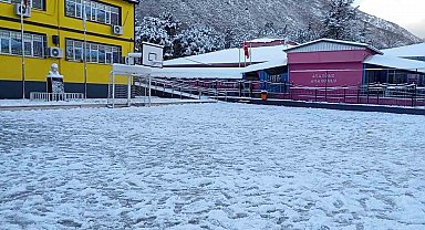 Bursa'da kar yağışı eğitimi de etkiledi