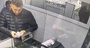 Bursa'da sahte altın vurgunu: Kuyumcuları dolandırdılar, kameralara yakalandılar