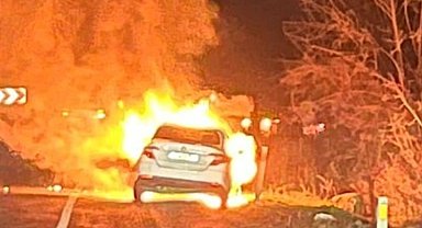 Bursa'da seyir halindeki otomobil alev alev yandı