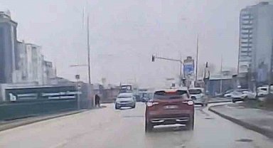 Bursa'da ters yöne giren otomobil paniğe neden oldu