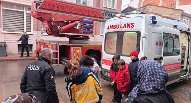 Bursa'da yangında can pazarı...Çocuklar tahliye edildi, kediler kurtarıldı
