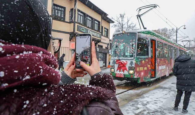 Bursa'da yeni yıl coşkusu nostaljik tramvayla yaşanıyor