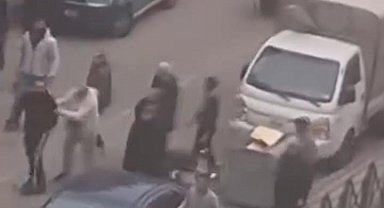 Bursa'da yol ortasında kavga trafiği kilitledi