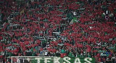 Bursaspor tribünleri Türk bayraklarıyla donatıldı