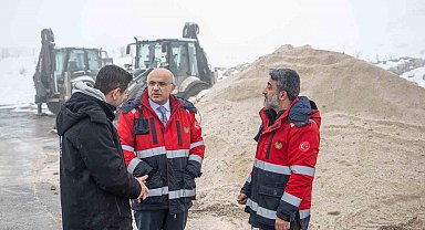 Büyükşehir Belediyesi ekipleri karla mücadelede 724 sahada