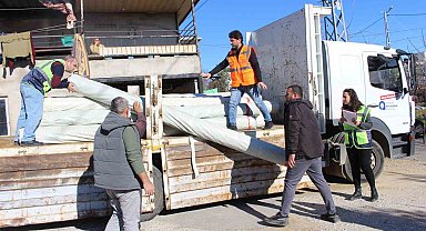 Büyükşehir Belediyesi'nden hortumdan zarar gören üreticiye destek