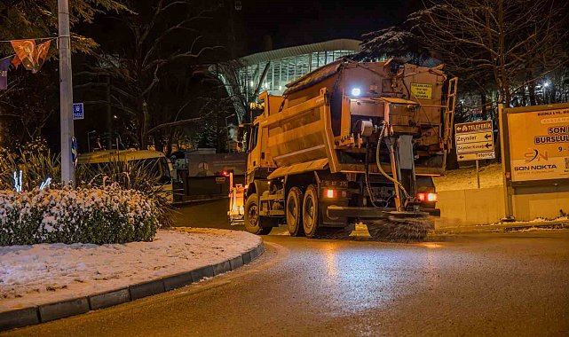 Büyükşehir ekiplerinden kar mesaisi