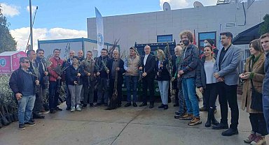 Büyükşehir harekete geçti, Datça'da fidanlar üreticilerle buluştu