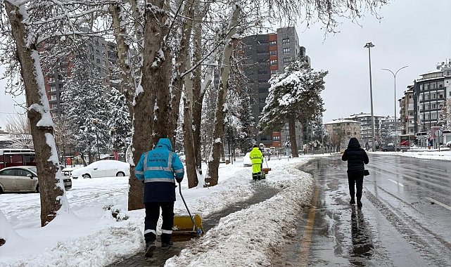 Büyükşehir'den kaldırımlarda yaya güvenliği için çalışma