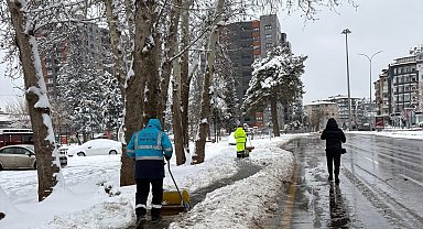 Büyükşehir'den kaldırımlarda yaya güvenliği için çalışma