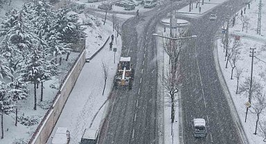 Büyükşehir'den kar yağışı sonrası arterlere anında müdahale