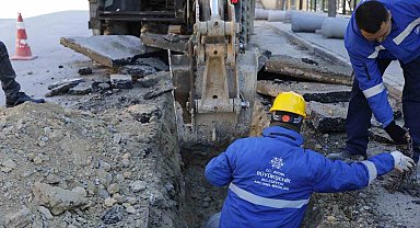 Büyükşehir'in Kuşadası'nda altyapı çalışmaları sürüyor