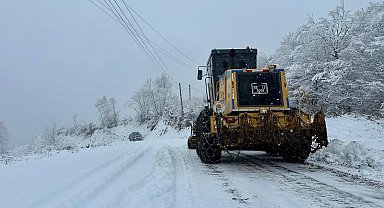 Büyükşehirden 17 ilçede karla mücadele mesaisi: 346 mahalle yoluna müdahale edildi