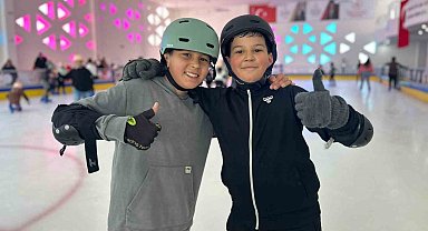 Buz pateni pisti yarıyıl tatilinde çocukların uğrak noktası oldu