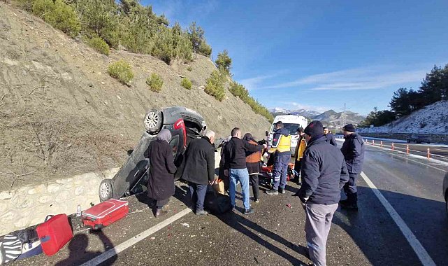 Buzlanma kazayı beraberinde getirdi: 4 yaralı