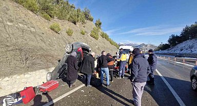 Buzlanma kazayı beraberinde getirdi: 4 yaralı