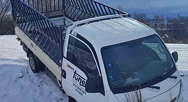 Buzlu yolda kayan araç tarlaya uçtu; 1 yaralı