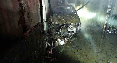 Çan'da çıkan yangında 1 otomobil ve 1 motosiklet yandı