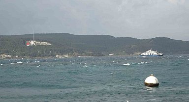 Çanakkale Boğazı lodos fırtınası nedeniyle transit gemi geçişlerine kapatıldı