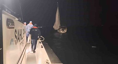 Çanakkale Boğazı'nda içinde 2 kişinin bulunduğu yelkenli tekne kurtarıldı