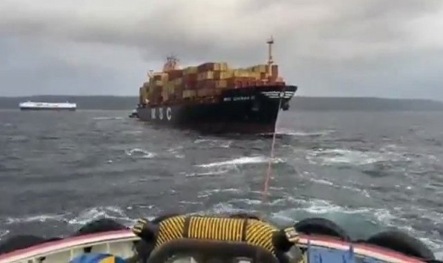 Çanakkale Boğazı'nda konteyner gemisi makine arızası yaptı