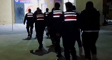 Çanakkale'de göçmen kaçakçılığı operasyonu: 4 organizatör ve 25 kaçak göçmen yakalandı